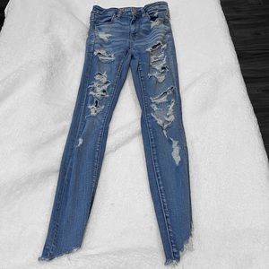 American Eagle distressed hi-rise jeggings with distressed/rip bottom hem Size 2